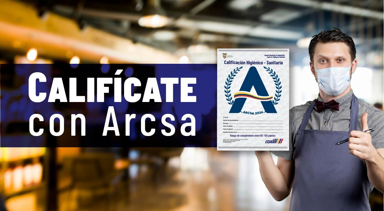 Cocina profesional con equipos modernos